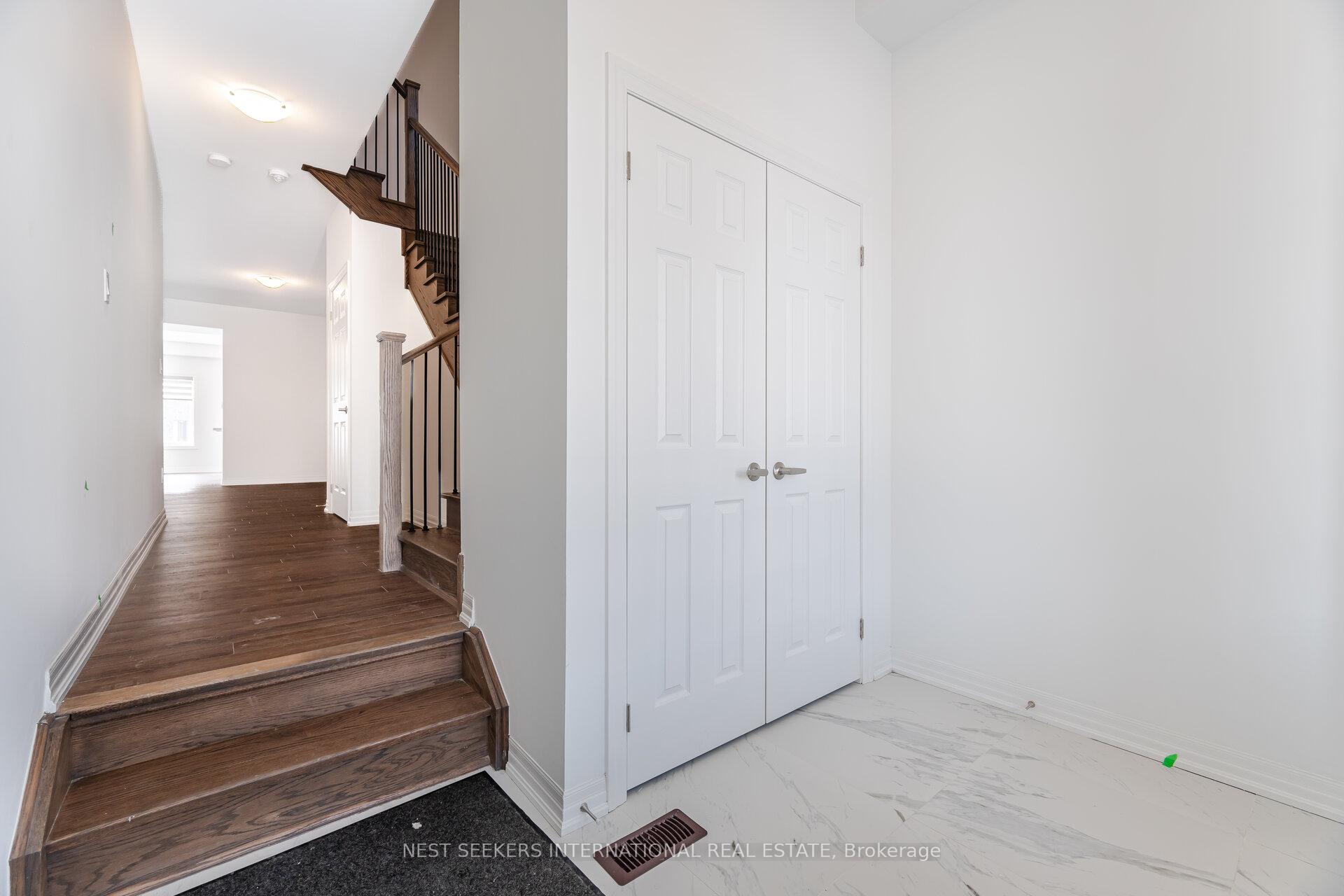 Photo 4 of 16 Connell Drive, Georgina, Keswick North — HOMEH