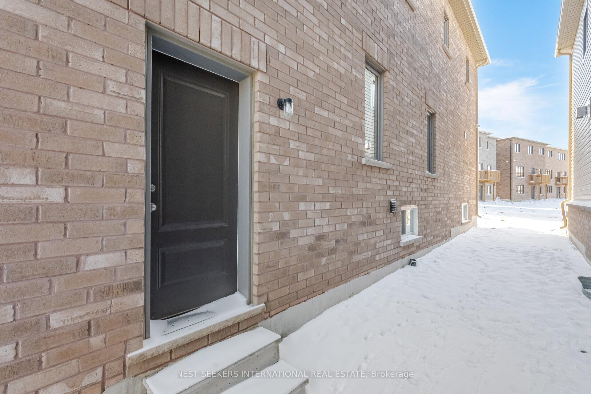 Photo 33 of 16 Connell Drive, Georgina, Keswick North — HOMEH