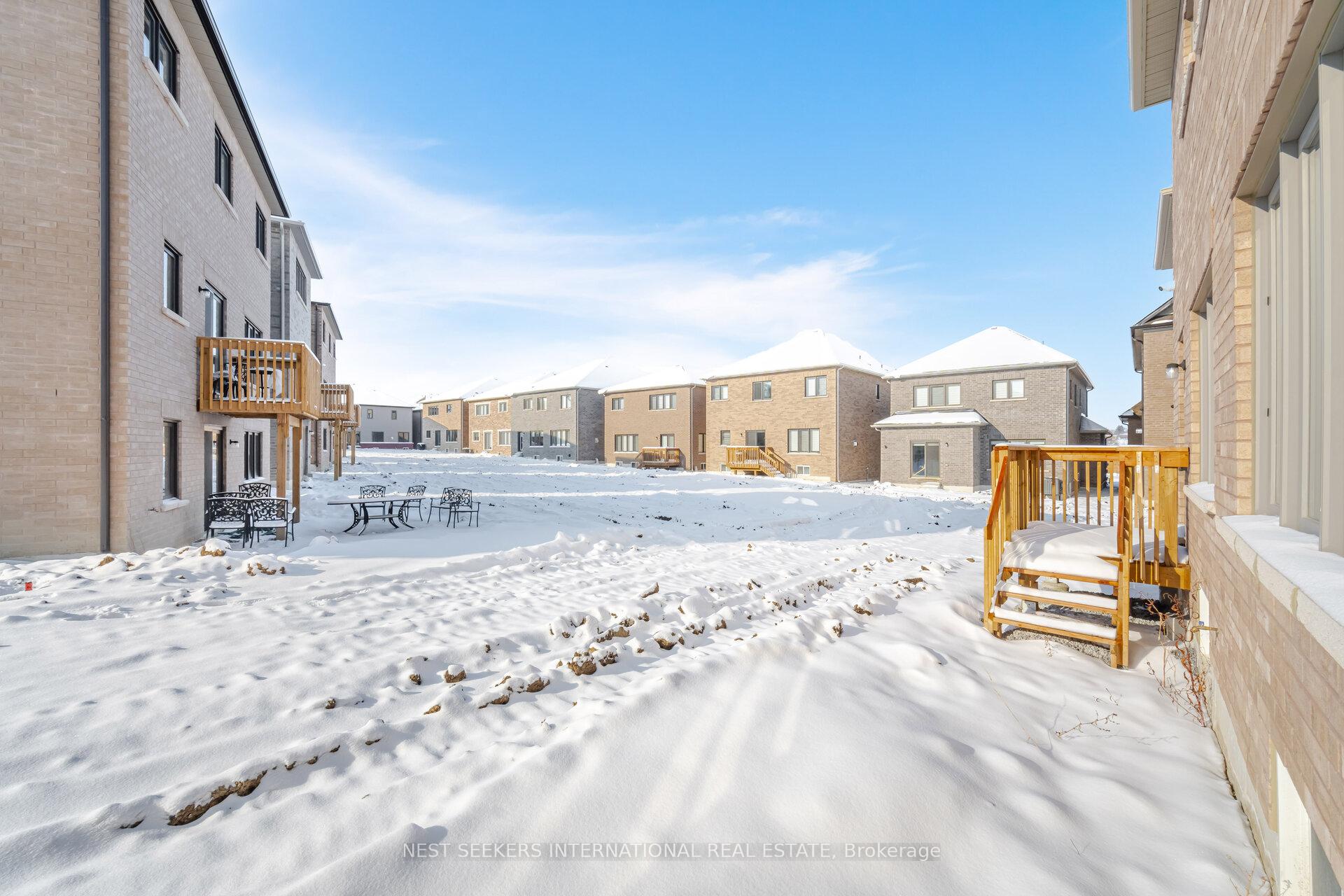 Photo 35 of 16 Connell Drive, Georgina, Keswick North — HOMEH