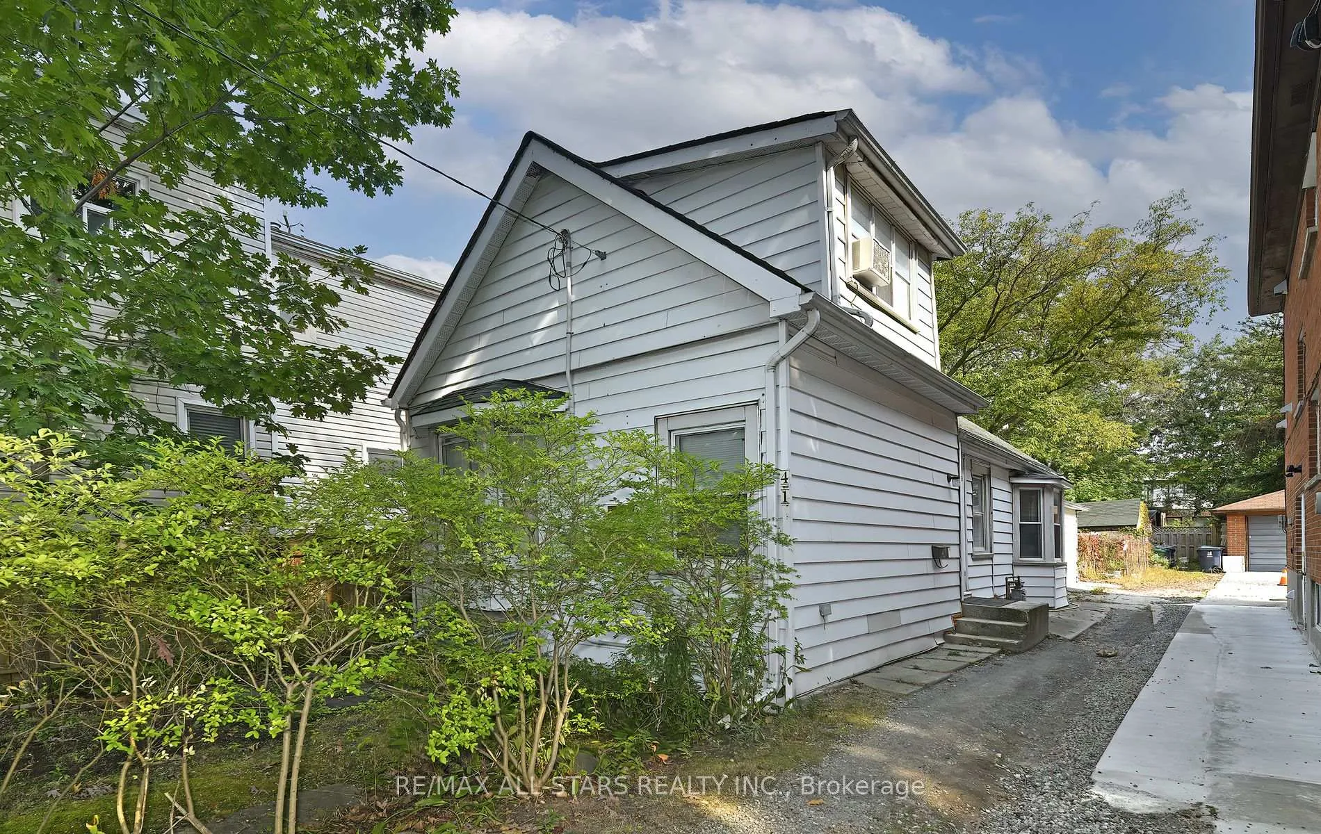 Photo 11 of 41 Norwood Road, Toronto, East End-Danforth — HOMEH
