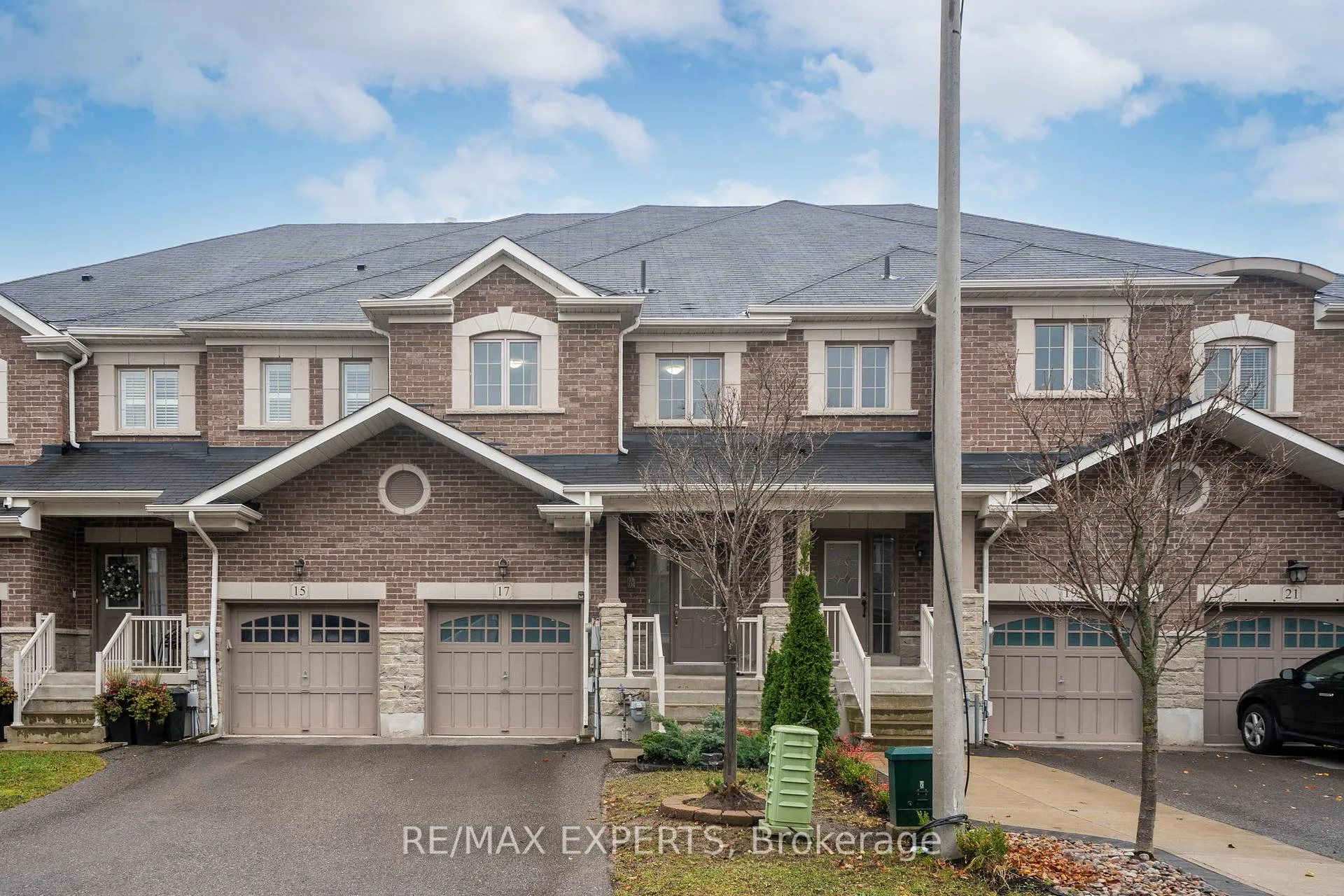 Photo 2 of 17 Zachary Place, Vaughan, Vellore Village — HOMEH