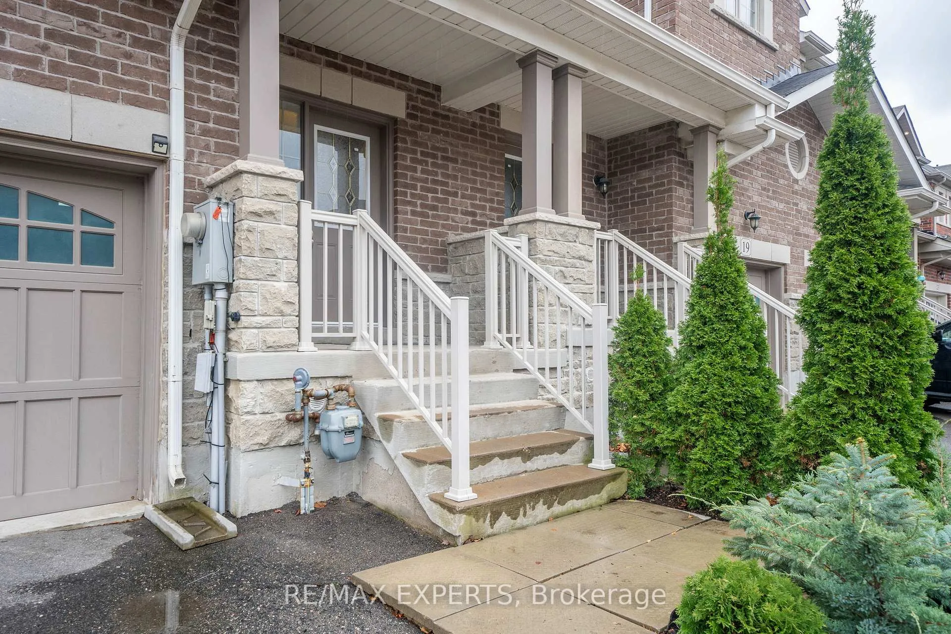 Photo 3 of 17 Zachary Place, Vaughan, Vellore Village — HOMEH