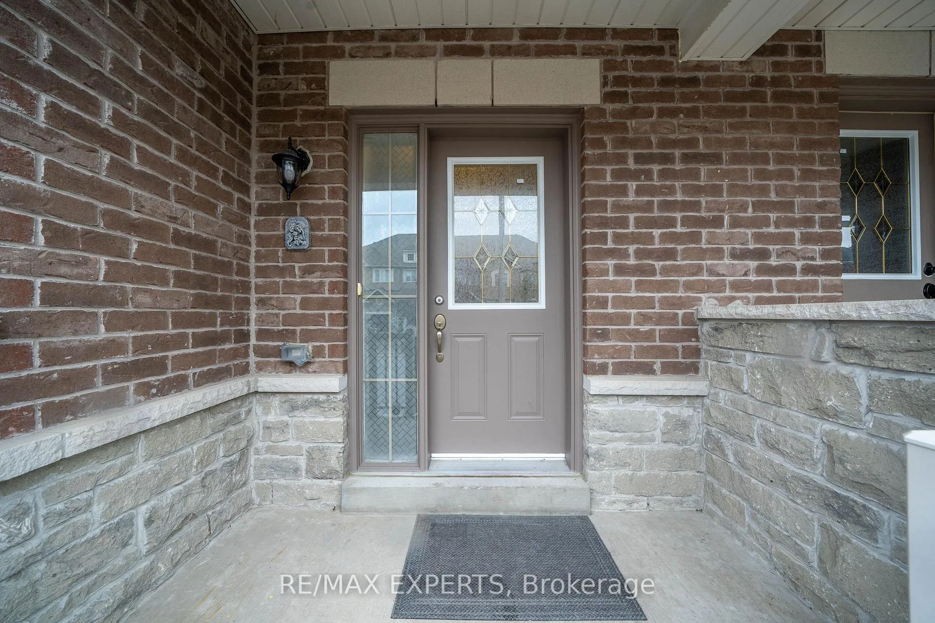 Photo 4 of 17 Zachary Place, Vaughan, Vellore Village — HOMEH