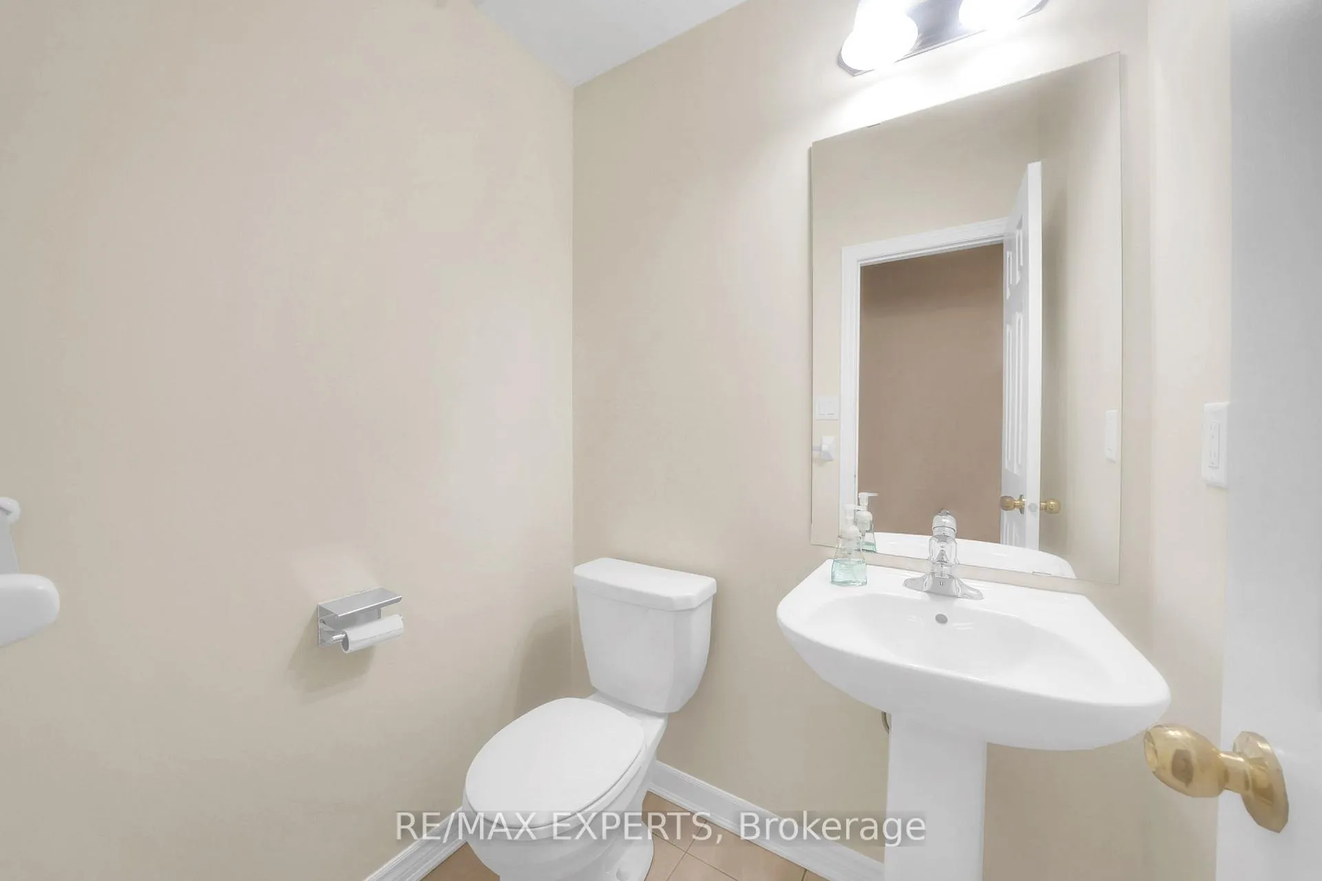 Photo 7 of 17 Zachary Place, Vaughan, Vellore Village — HOMEH