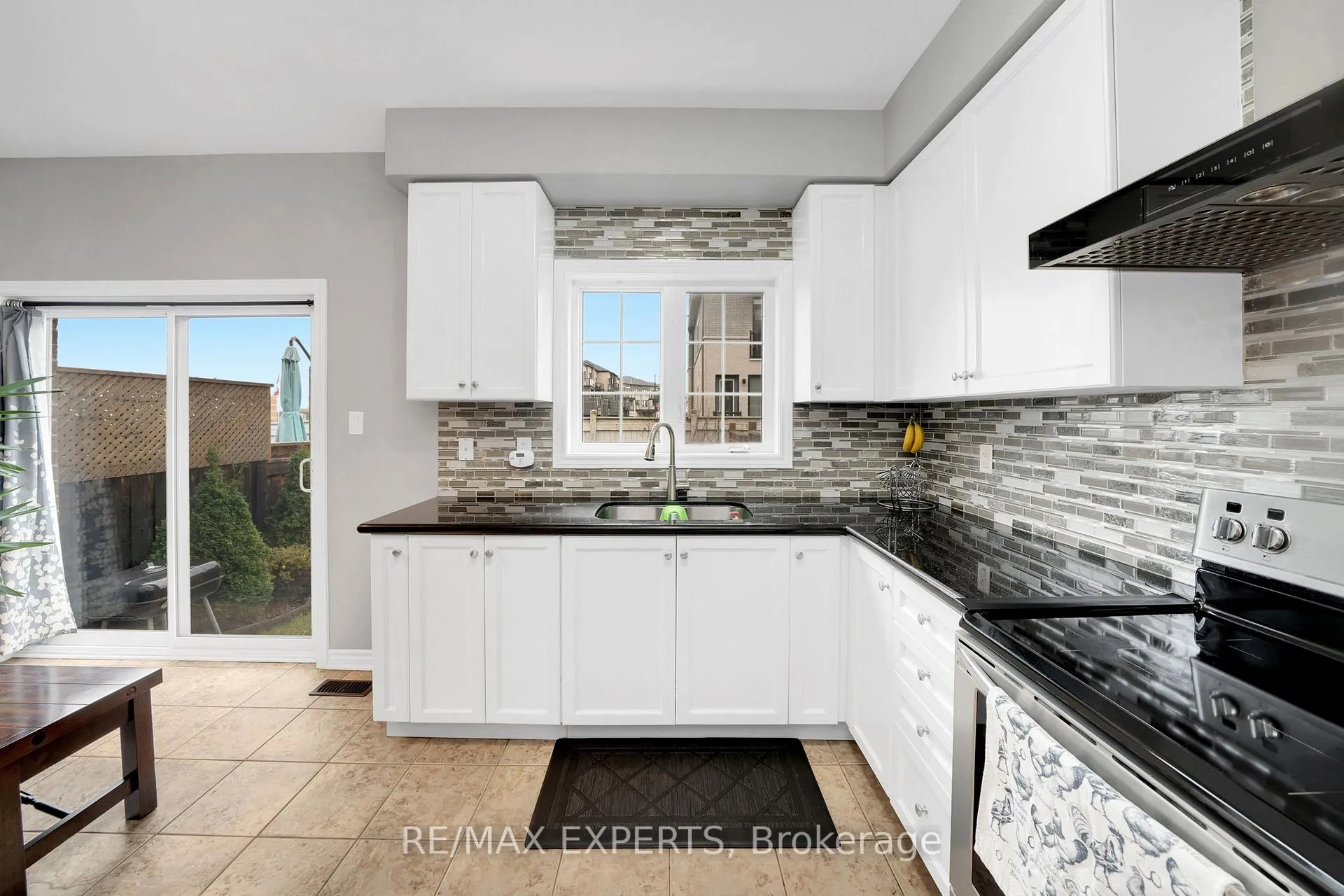 Photo 15 of 17 Zachary Place, Vaughan, Vellore Village — HOMEH
