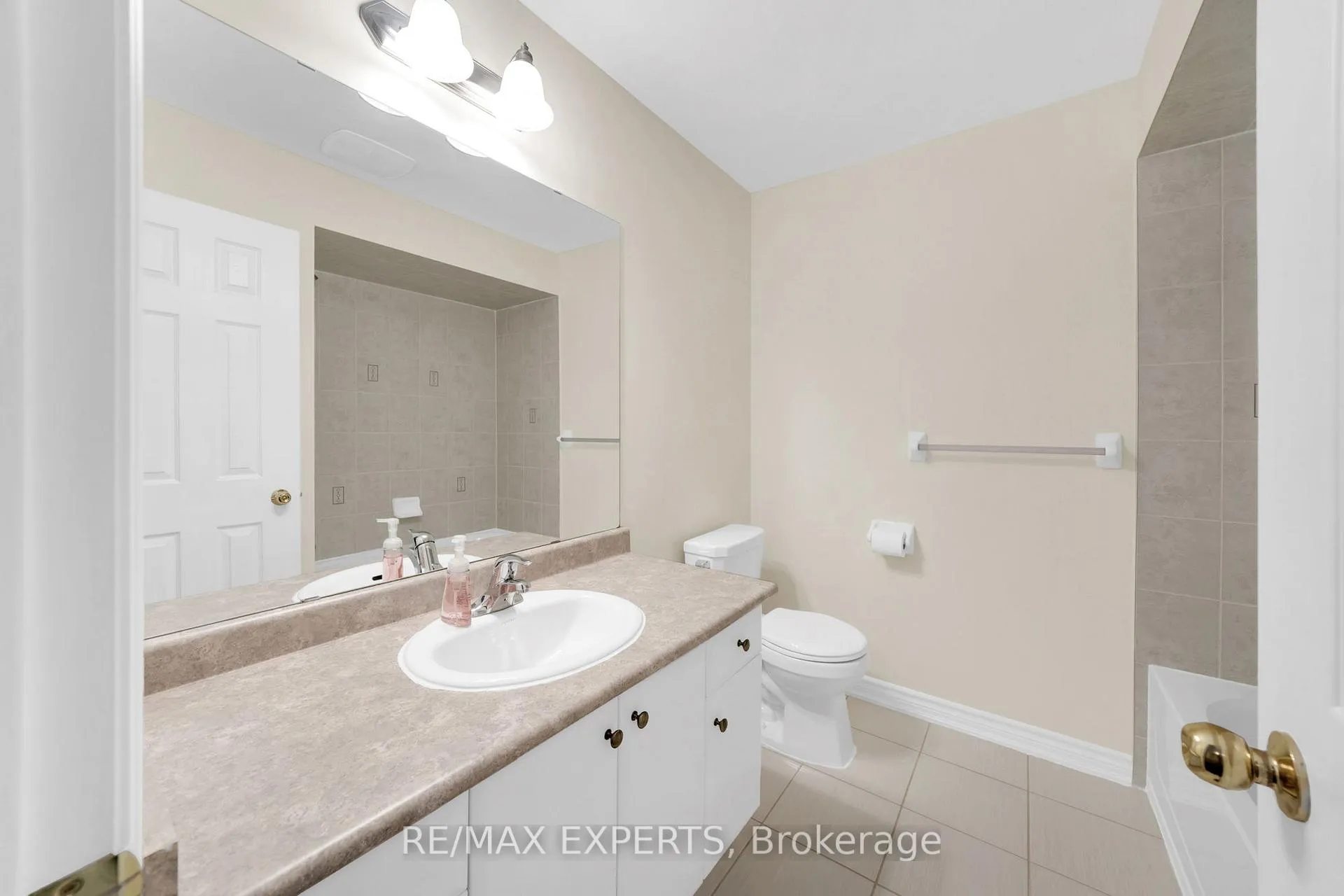 Photo 25 of 17 Zachary Place, Vaughan, Vellore Village — HOMEH