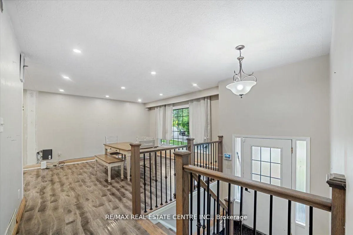Photo 6 of 27 Bernick Drive, Barrie, Grove East — HOMEH