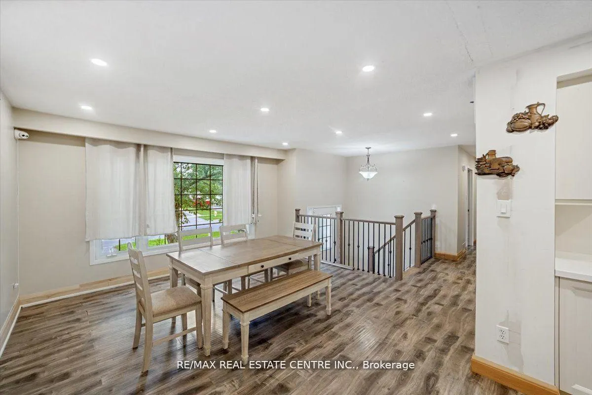 Photo 8 of 27 Bernick Drive, Barrie, Grove East — HOMEH