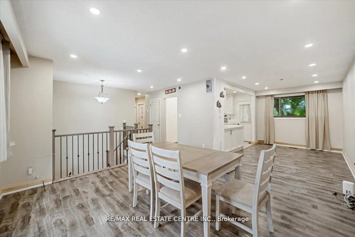 Photo 11 of 27 Bernick Drive, Barrie, Grove East — HOMEH