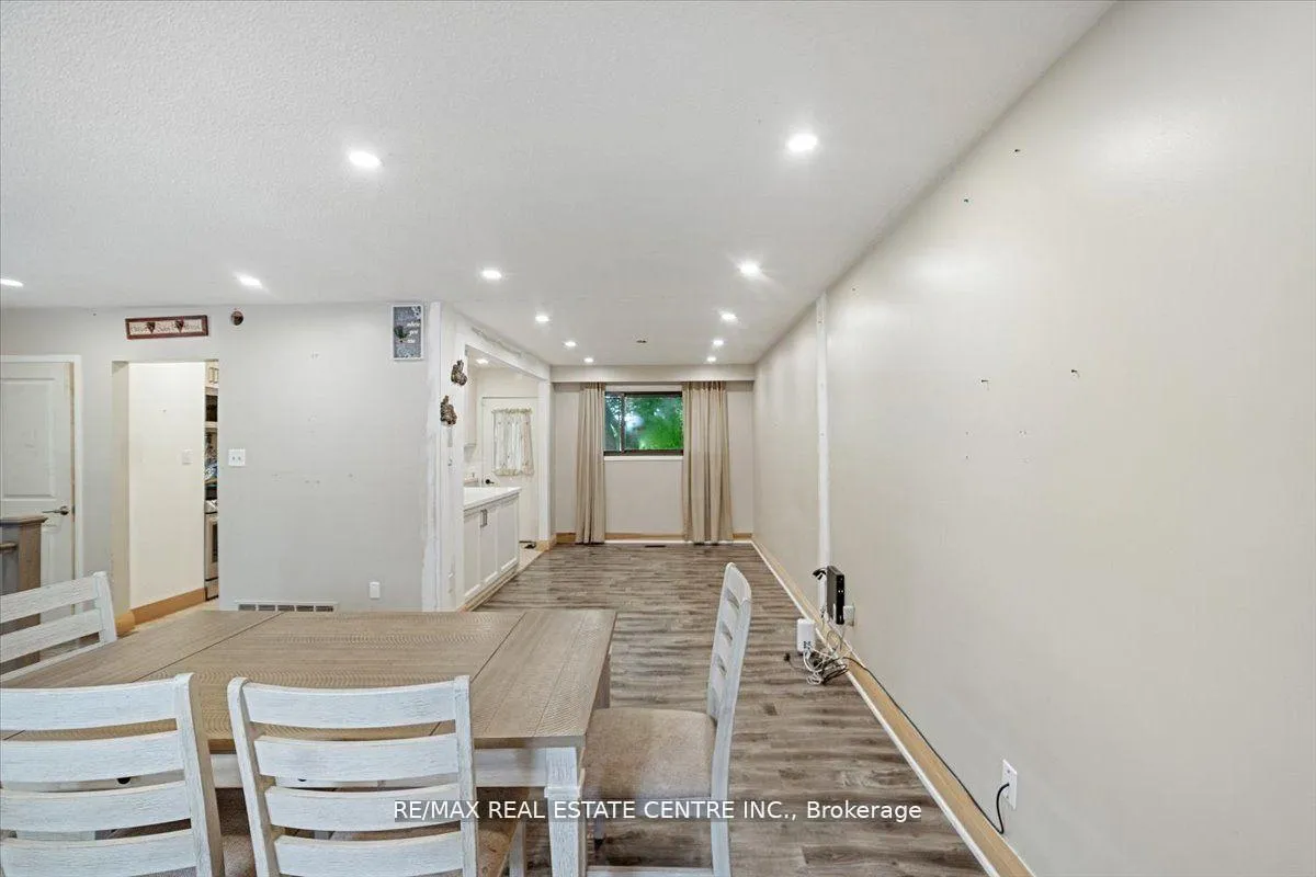Photo 12 of 27 Bernick Drive, Barrie, Grove East — HOMEH