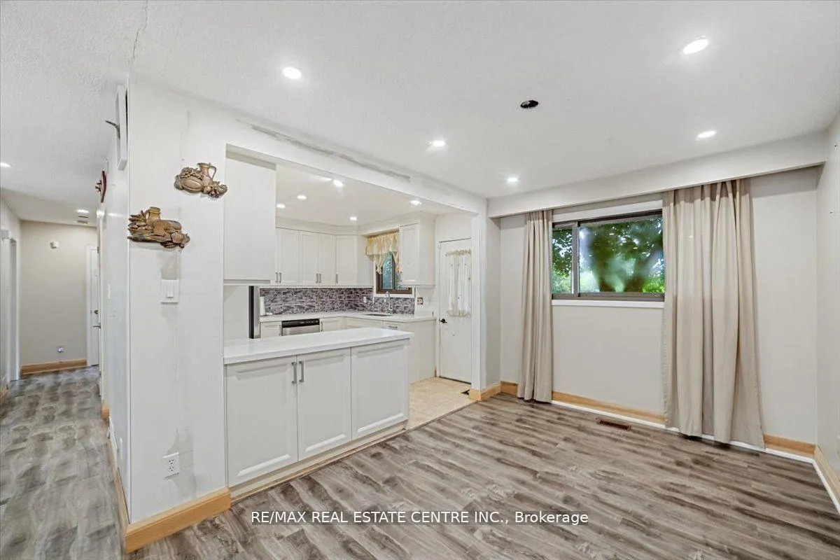 Photo 13 of 27 Bernick Drive, Barrie, Grove East — HOMEH