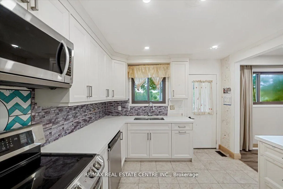 Photo 16 of 27 Bernick Drive, Barrie, Grove East — HOMEH