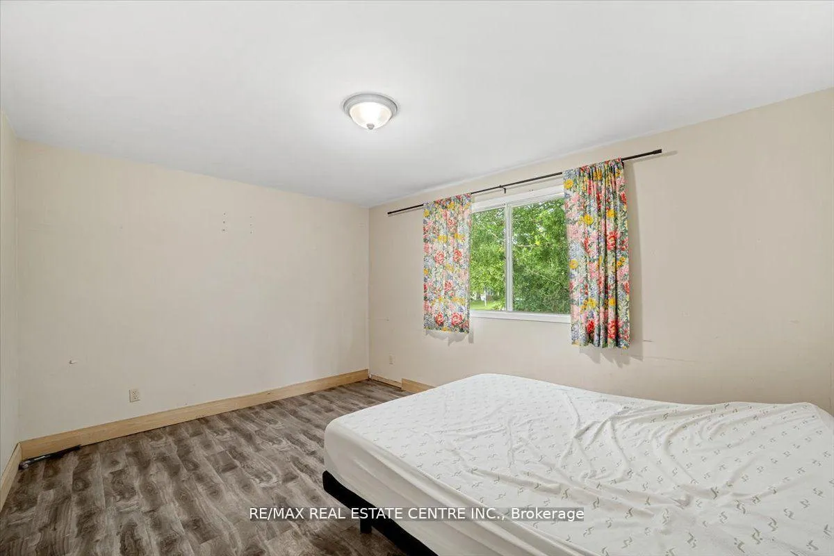 Photo 17 of 27 Bernick Drive, Barrie, Grove East — HOMEH