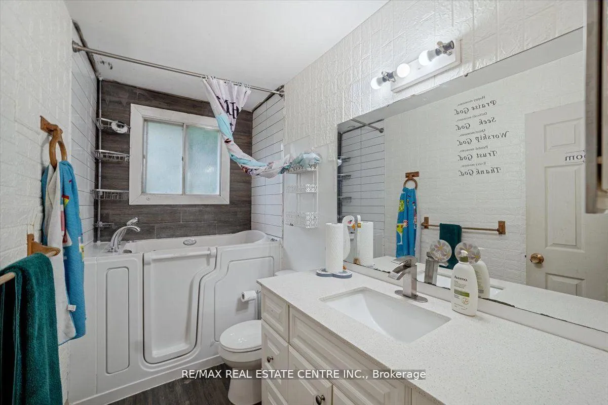 Photo 20 of 27 Bernick Drive, Barrie, Grove East — HOMEH