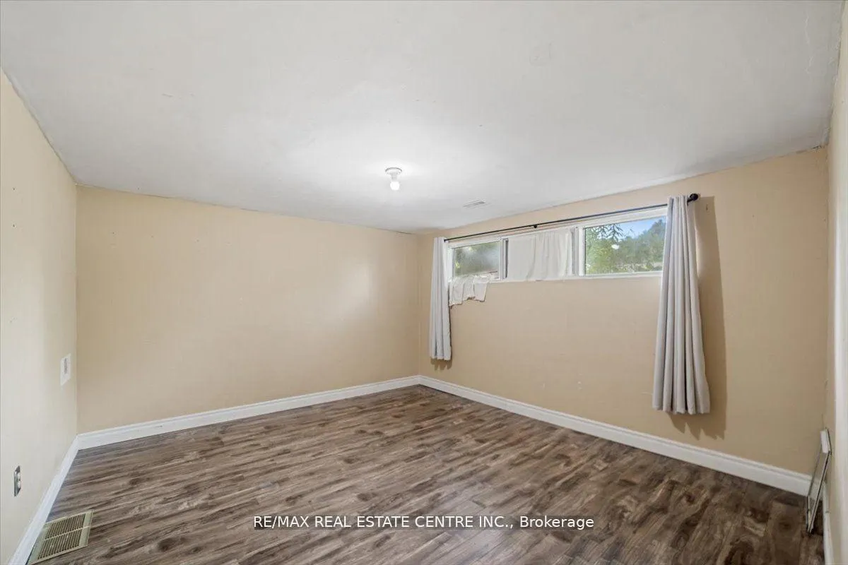 Photo 21 of 27 Bernick Drive, Barrie, Grove East — HOMEH