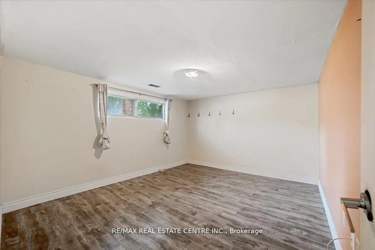 Photo 22 of 27 Bernick Drive, Barrie, Grove East — HOMEH