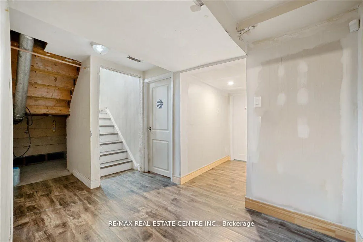 Photo 25 of 27 Bernick Drive, Barrie, Grove East — HOMEH