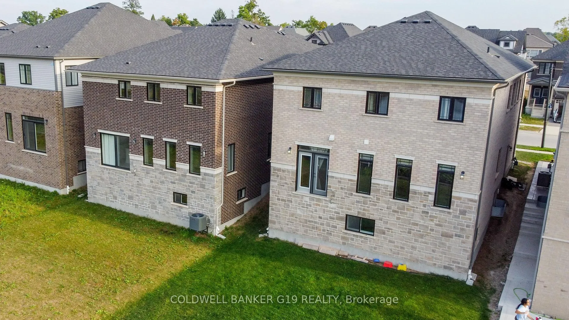 Photo 38 of 91 Georgina Street, Kitchener, Pioneer Park/Doon/Wyldwoods — HOMEH