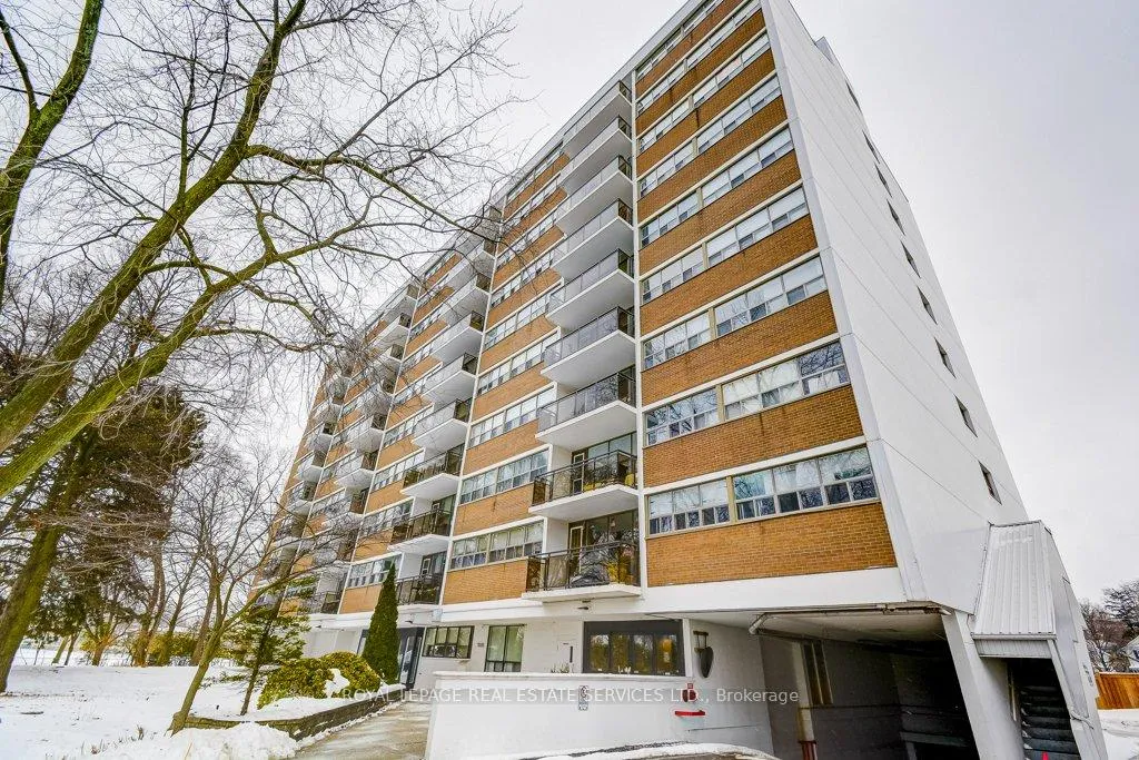 Front of Unit 907, 212 Kerr Street