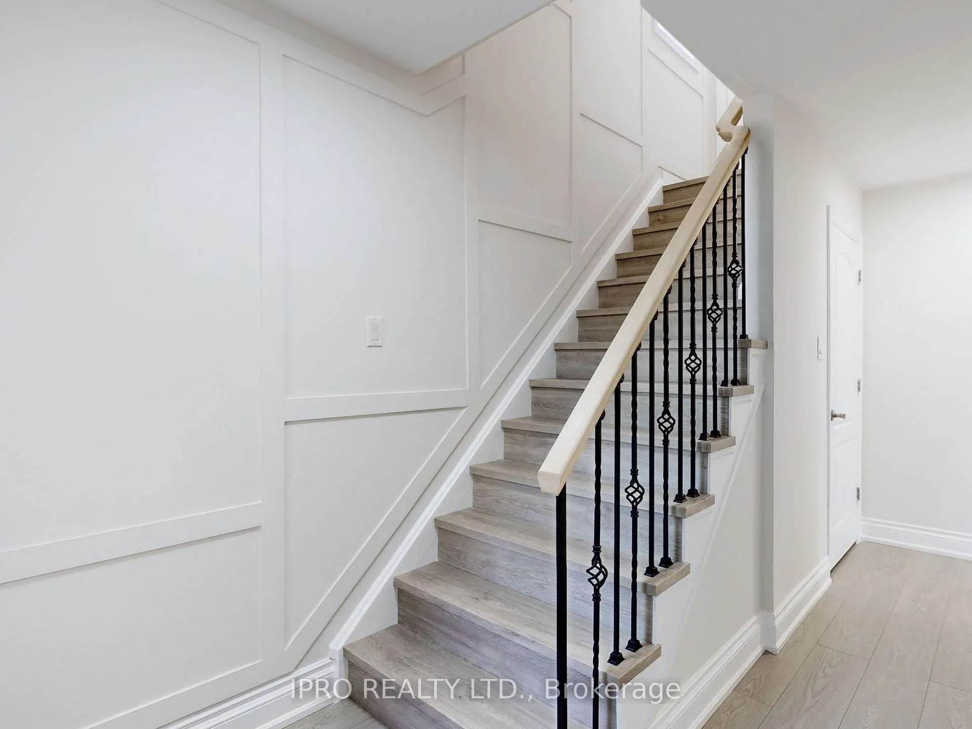 Photo 5 of 65 Seaton Drive, Aurora, Aurora Highlands — HOMEH