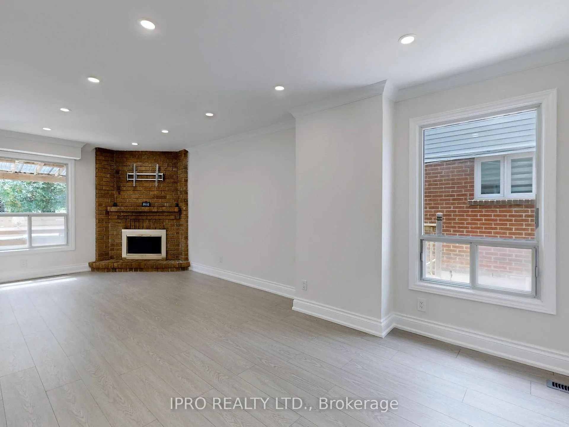 Photo 8 of 65 Seaton Drive, Aurora, Aurora Highlands — HOMEH