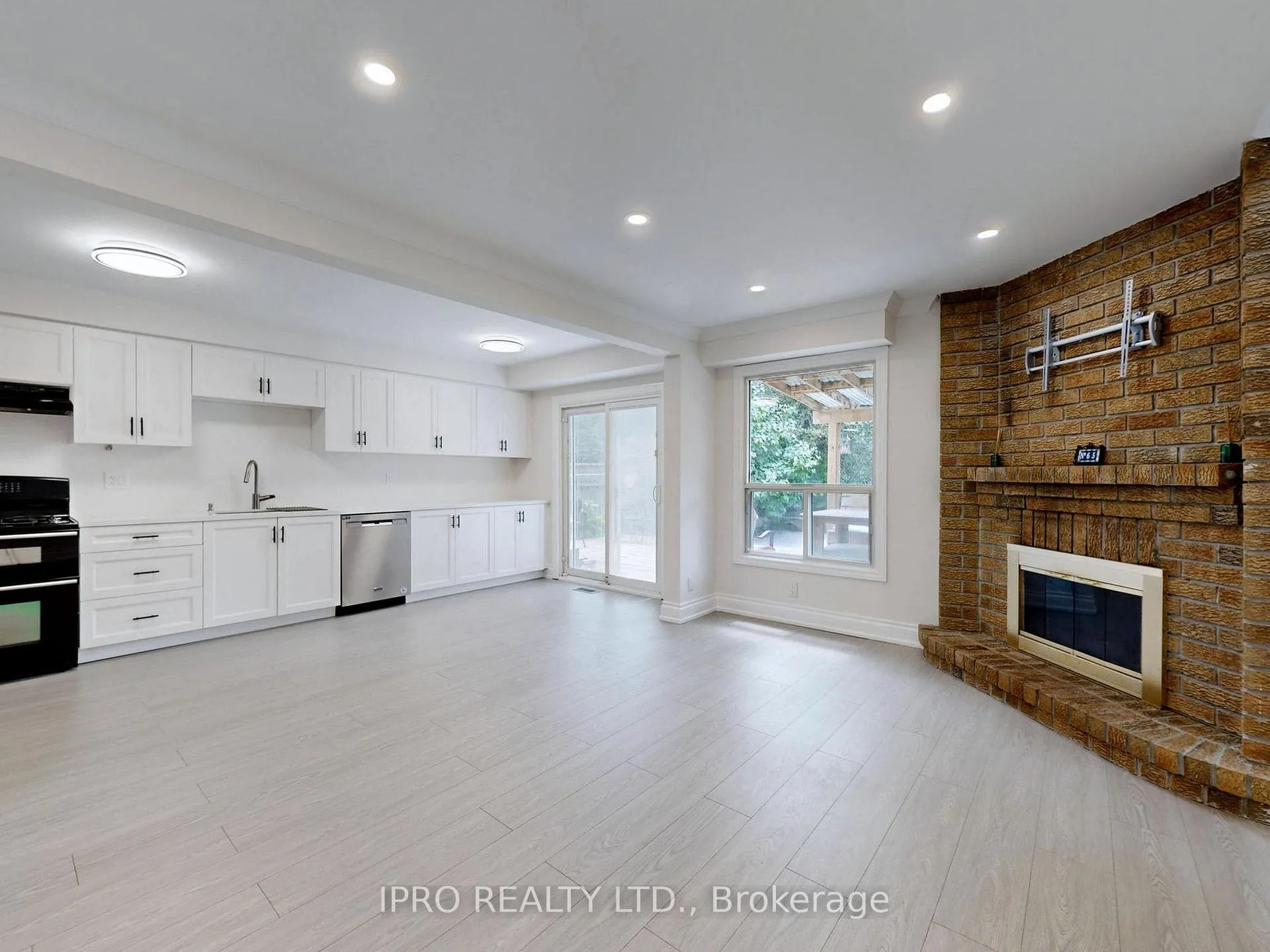 Photo 9 of 65 Seaton Drive, Aurora, Aurora Highlands — HOMEH