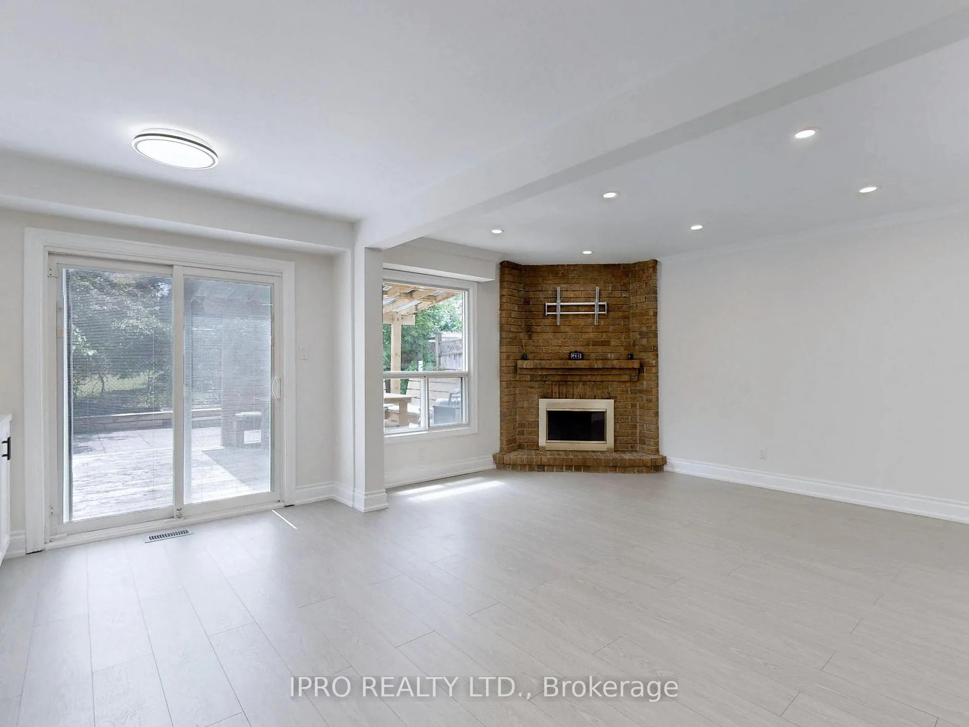Photo 14 of 65 Seaton Drive, Aurora, Aurora Highlands — HOMEH