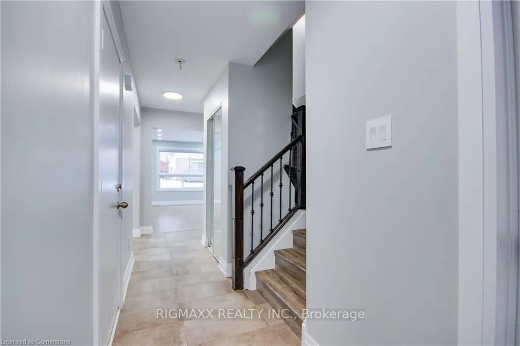 Photo 7 of 813 Fairway Crescent, Kitchener — HOMEH