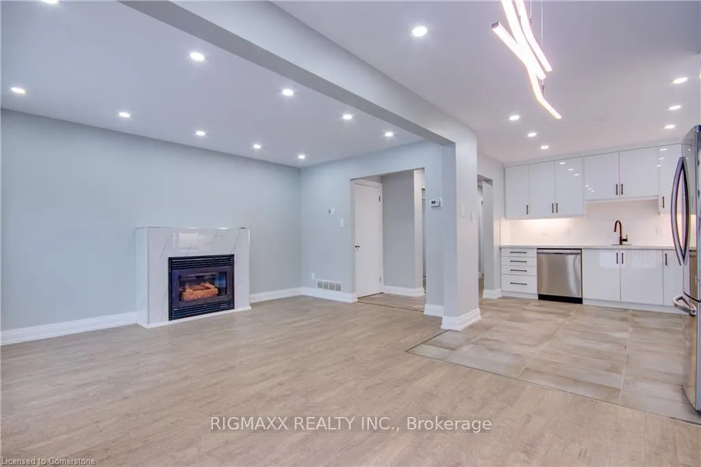 Photo 11 of 813 Fairway Crescent, Kitchener — HOMEH