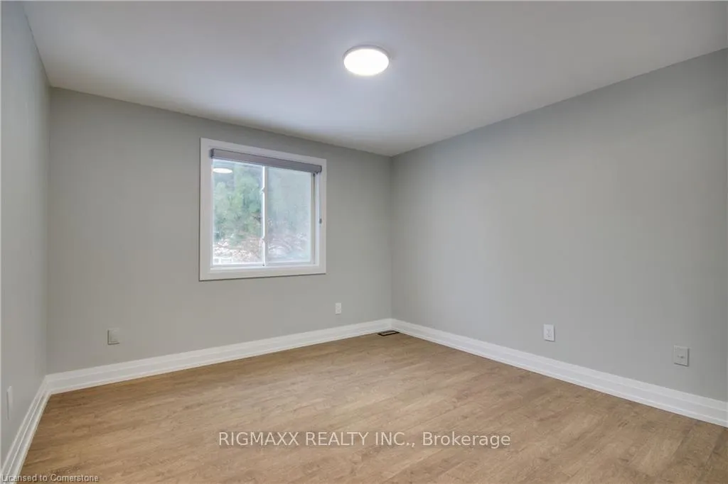 Photo 13 of 813 Fairway Crescent, Kitchener — HOMEH