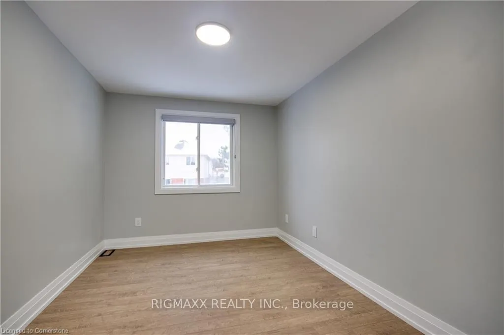 Photo 15 of 813 Fairway Crescent, Kitchener — HOMEH