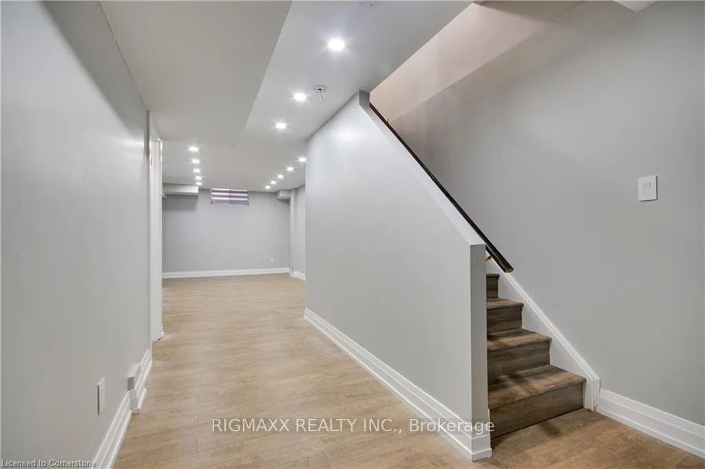 Photo 18 of 813 Fairway Crescent, Kitchener — HOMEH