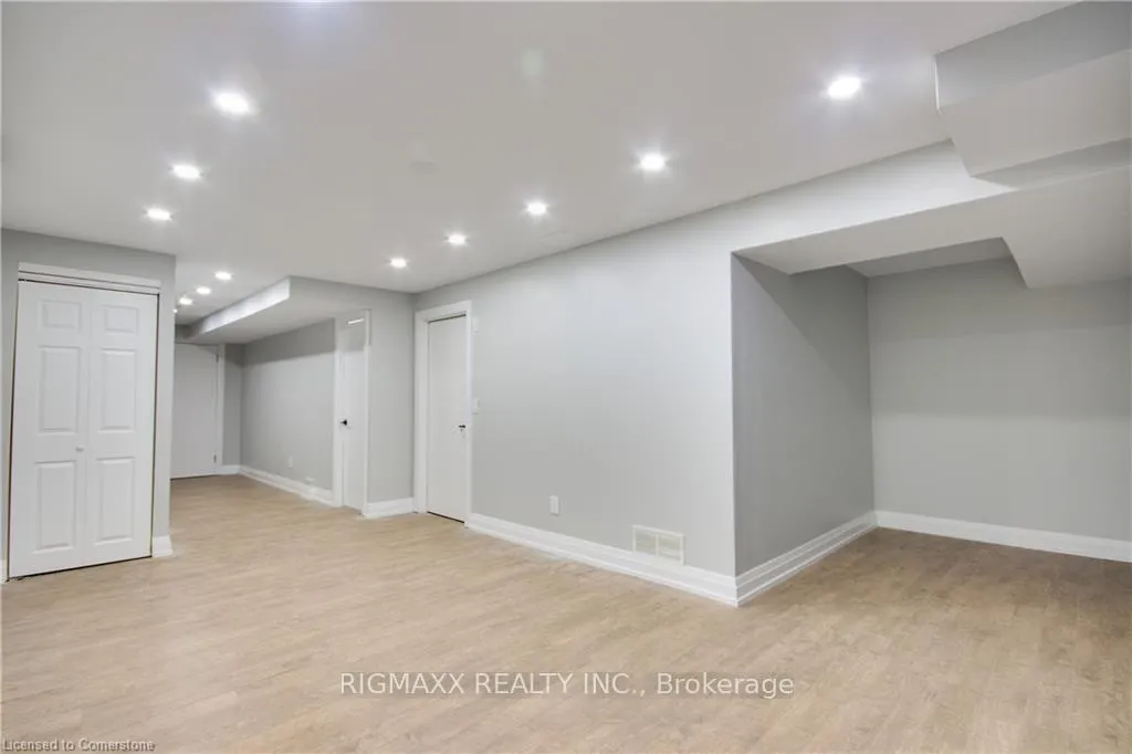 Photo 20 of 813 Fairway Crescent, Kitchener — HOMEH