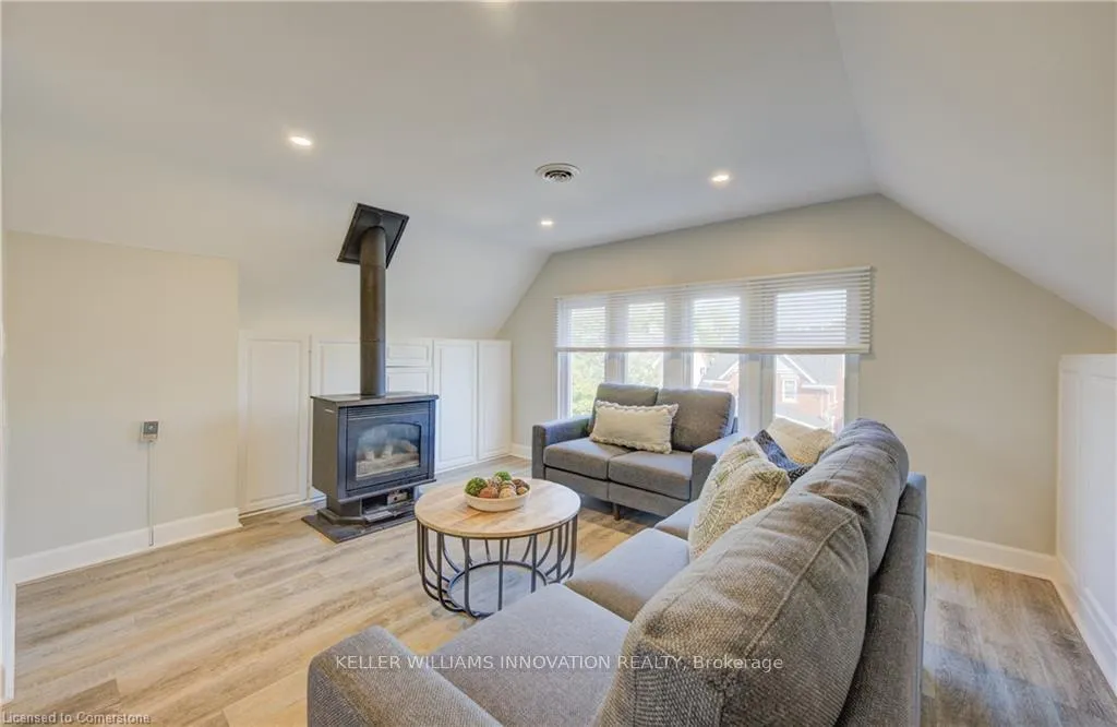 Photo 14 of 25 Wellington Street N, Kitchener — HOMEH