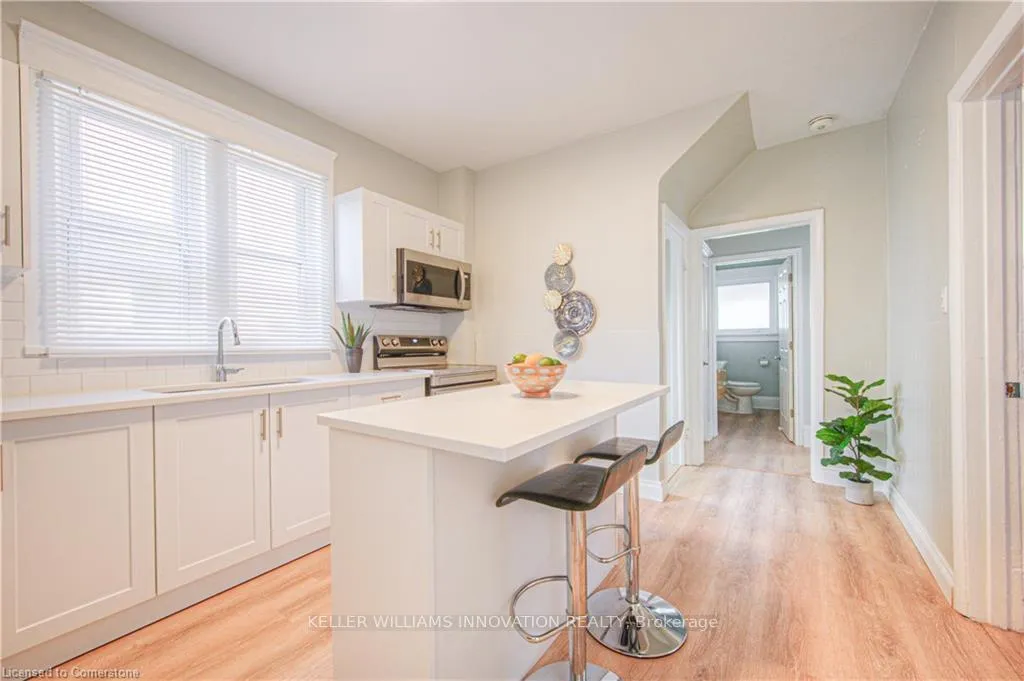 Photo 19 of 25 Wellington Street N, Kitchener — HOMEH