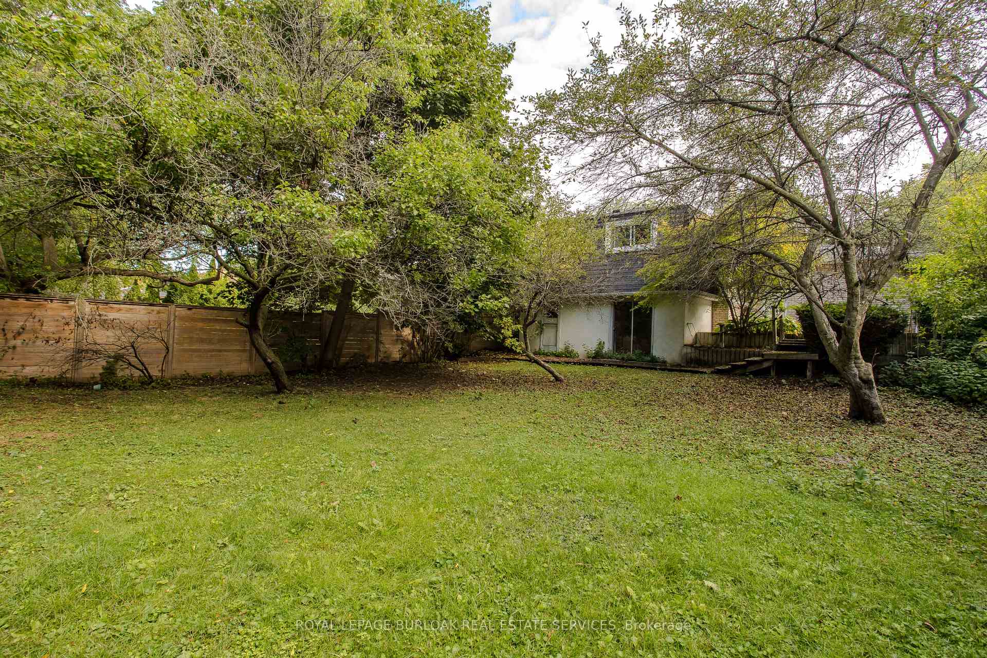 Photo 7 of 702 Francis Road, Burlington, LaSalle — HOMEH