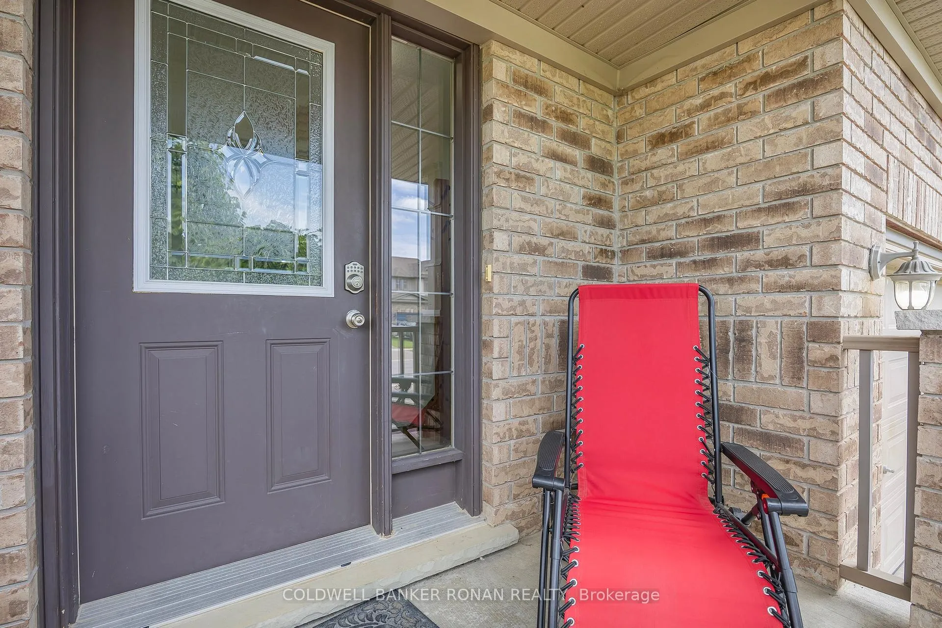 Photo 4 of 48 Irwin Crescent, New Tecumseth, Alliston — HOMEH