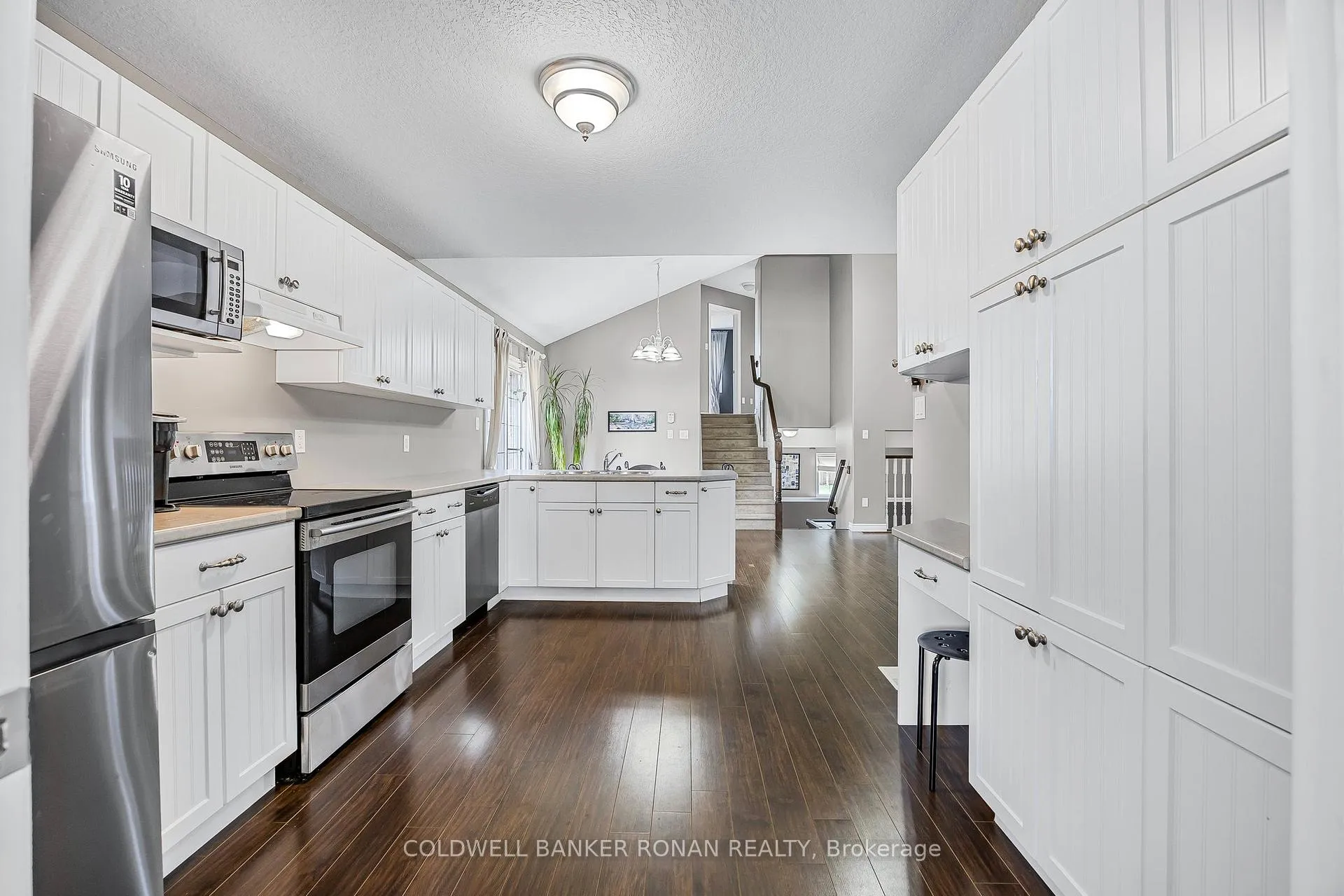 Photo 7 of 48 Irwin Crescent, New Tecumseth, Alliston — HOMEH