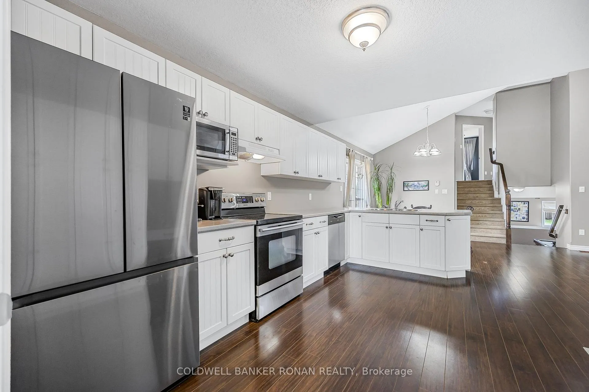 Photo 8 of 48 Irwin Crescent, New Tecumseth, Alliston — HOMEH