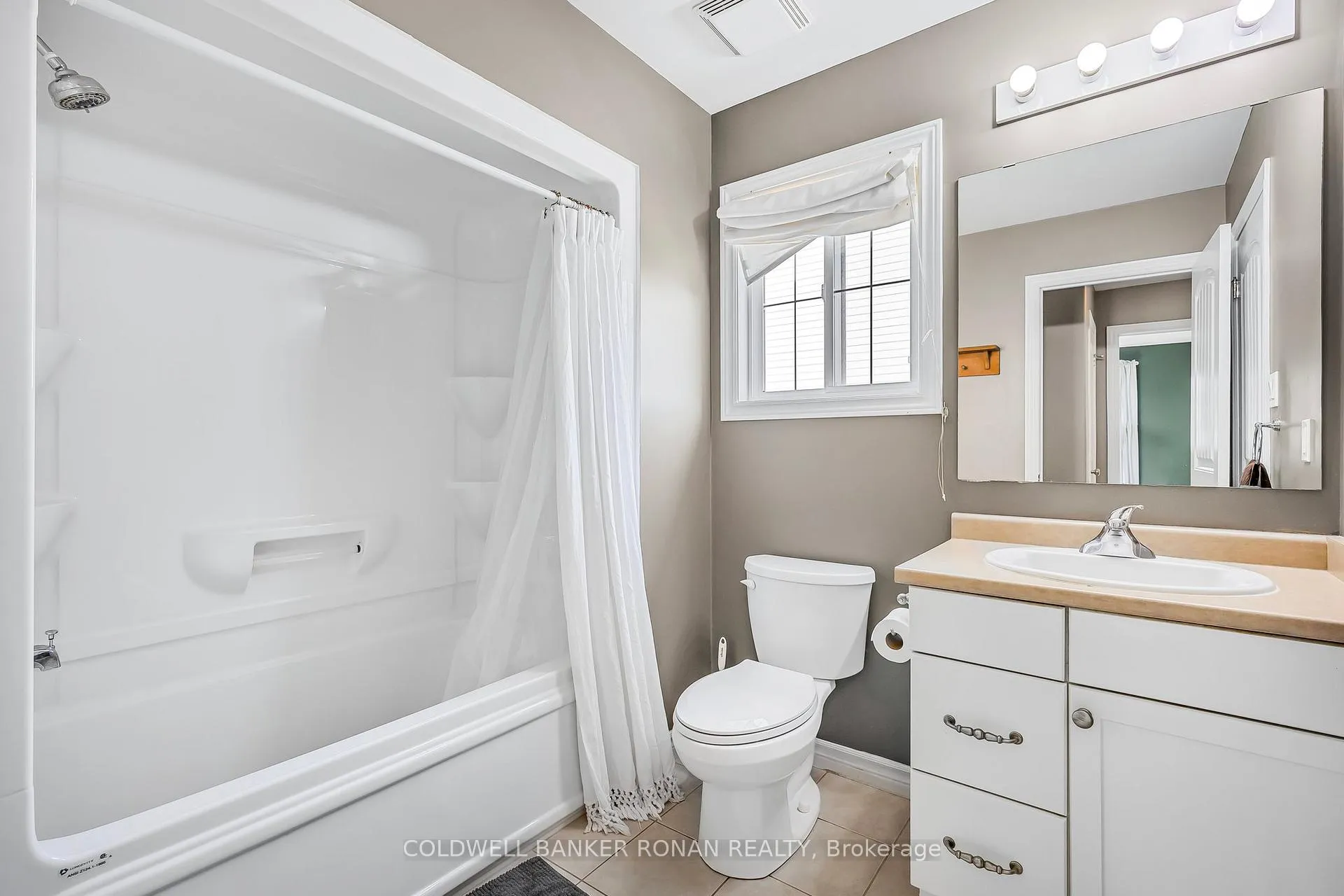 Photo 15 of 48 Irwin Crescent, New Tecumseth, Alliston — HOMEH