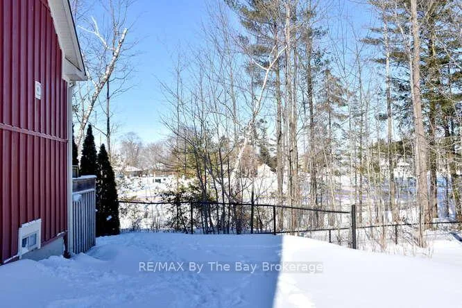 Photo 2 of 11 Savannah Crescent, Wasaga Beach — HOMEH