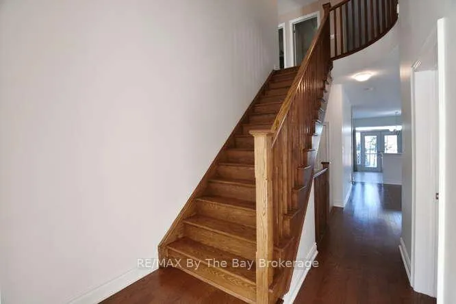 Photo 5 of 11 Savannah Crescent, Wasaga Beach — HOMEH