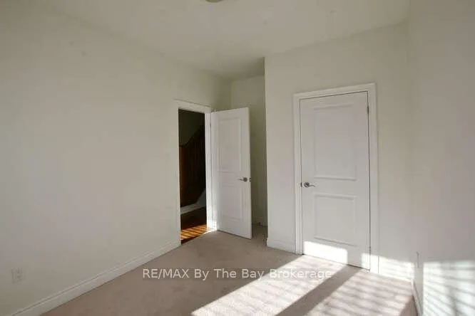 Photo 8 of 11 Savannah Crescent, Wasaga Beach — HOMEH