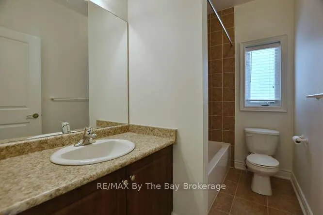 Photo 9 of 11 Savannah Crescent, Wasaga Beach — HOMEH