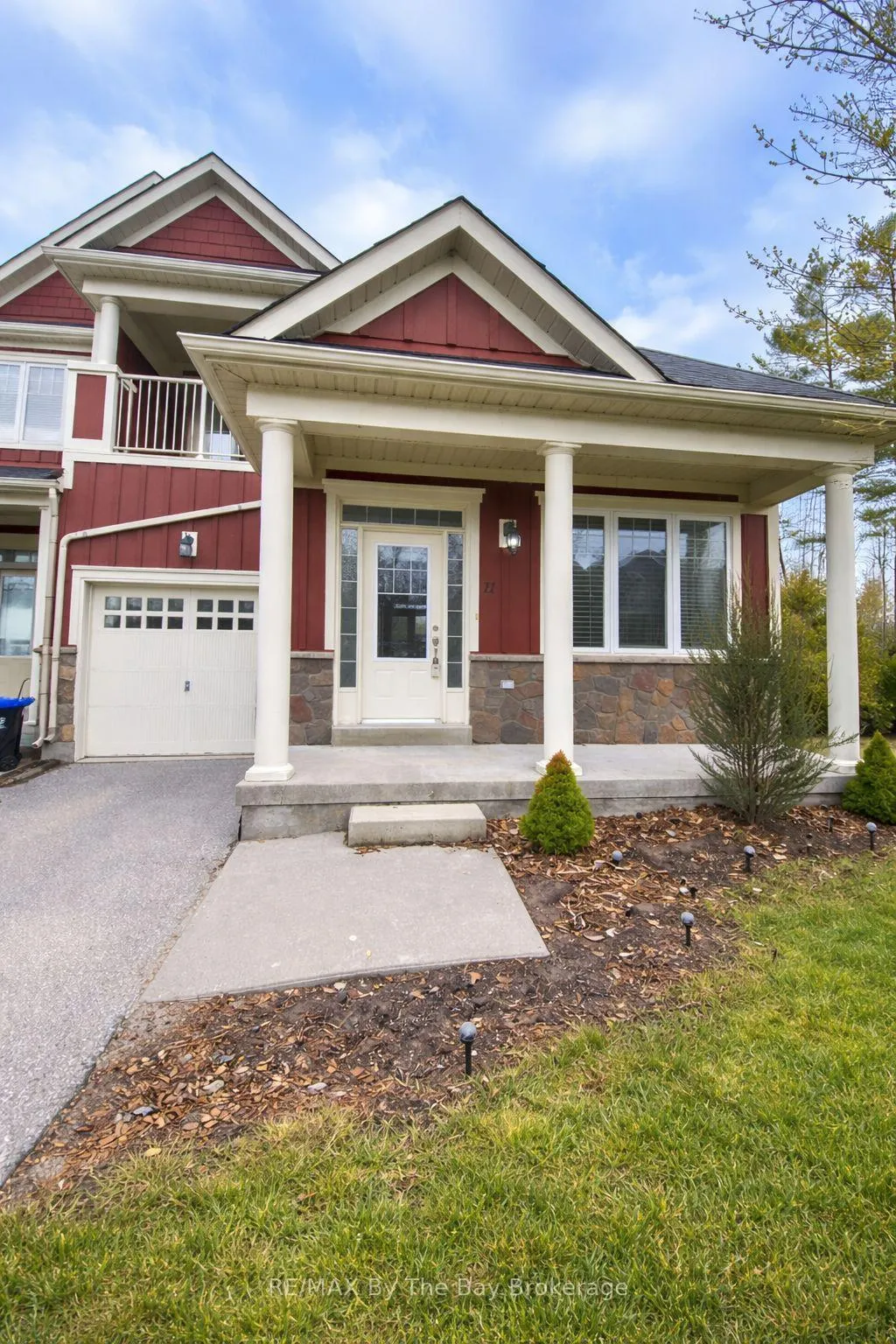 Photo 1 of 11 Savannah Crescent, Wasaga Beach — HOMEH