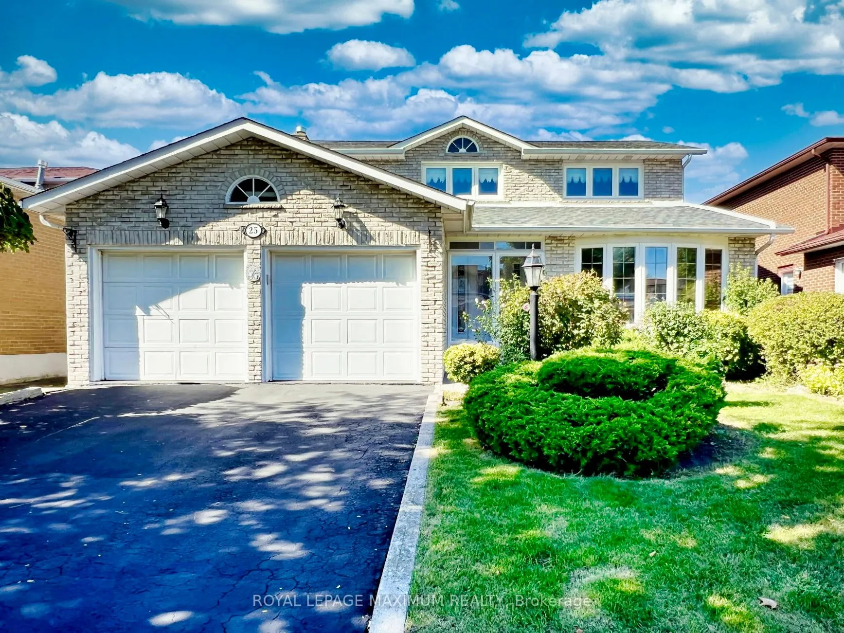 Photo 1 of 25 Risebrough Circuit, Markham, Milliken Mills West — HOMEH