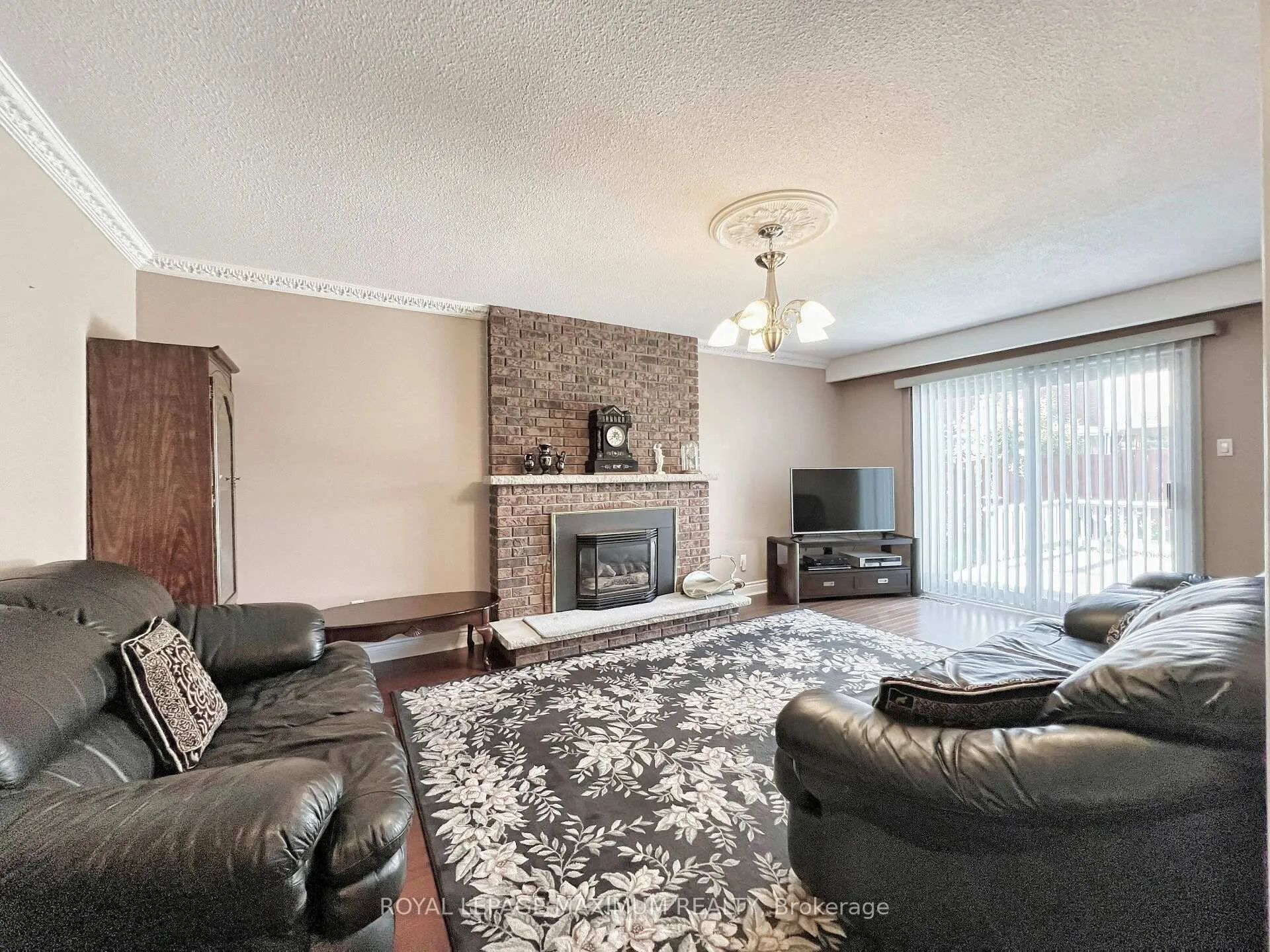 Photo 7 of 25 Risebrough Circuit, Markham, Milliken Mills West — HOMEH