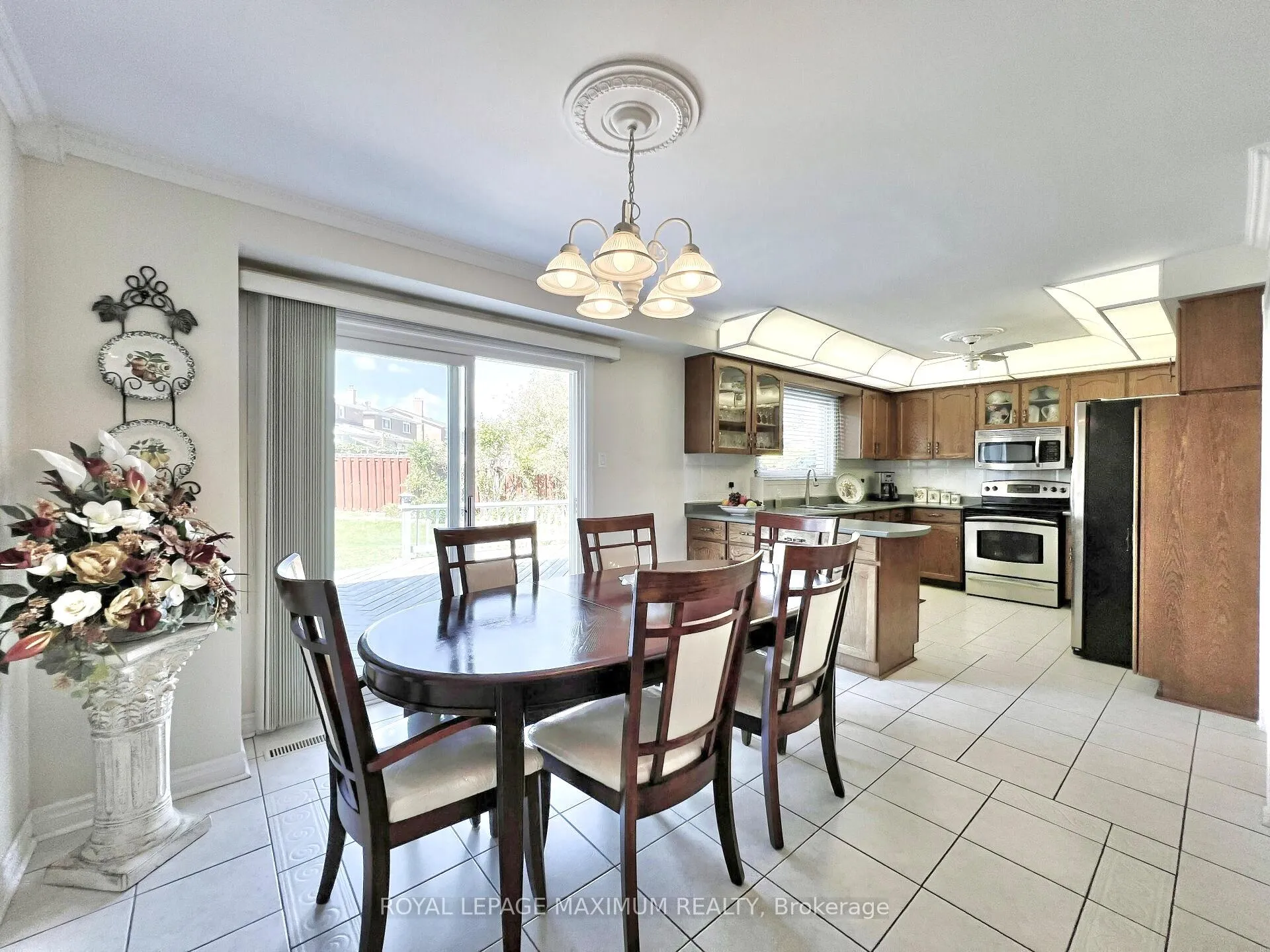 Photo 9 of 25 Risebrough Circuit, Markham, Milliken Mills West — HOMEH