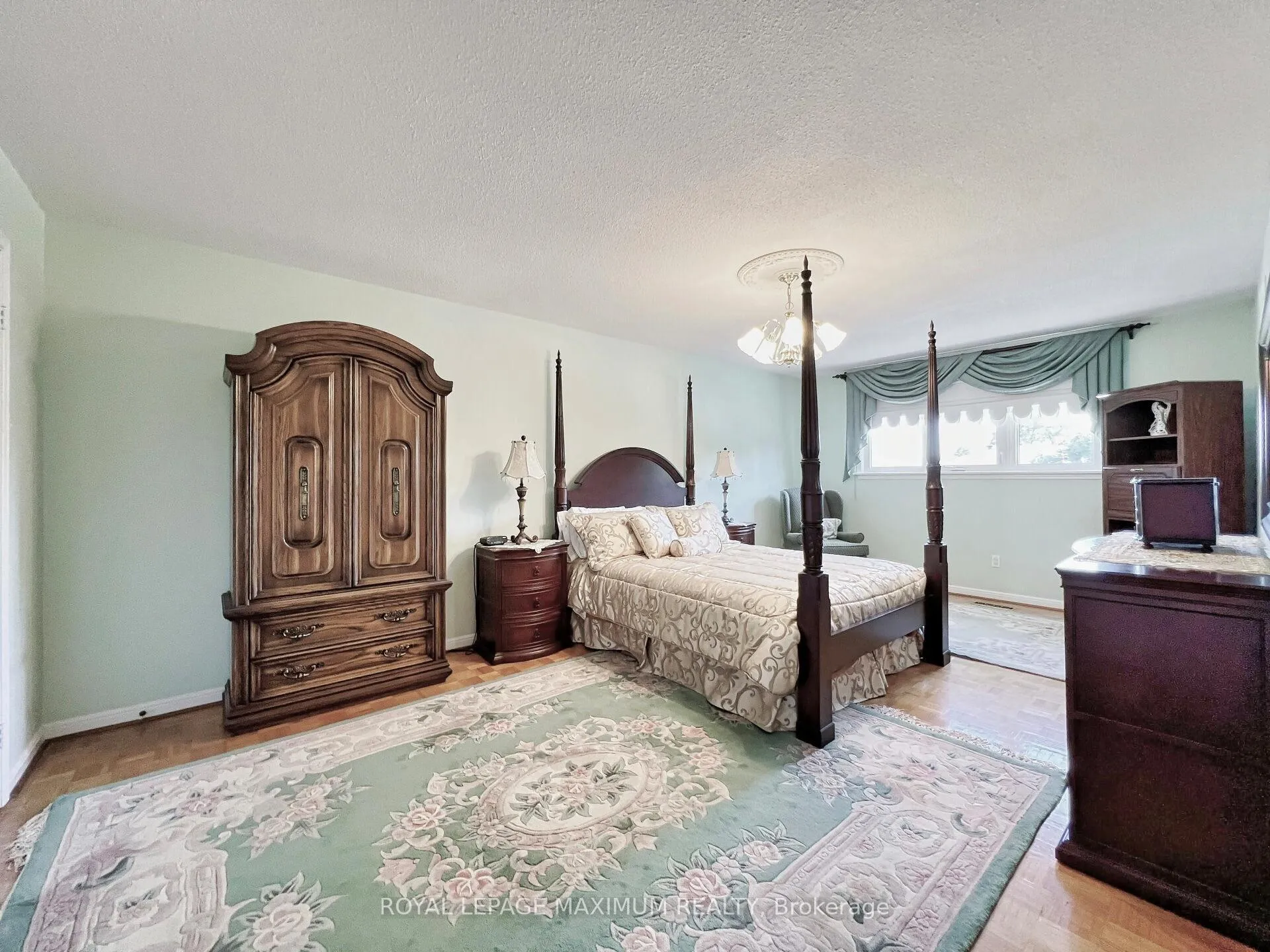 Photo 12 of 25 Risebrough Circuit, Markham, Milliken Mills West — HOMEH