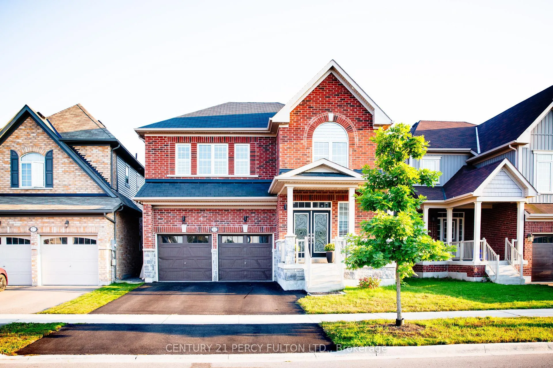 Photo 2 of 31 Bruce Cameron Drive, Clarington, Bowmanville — HOMEH